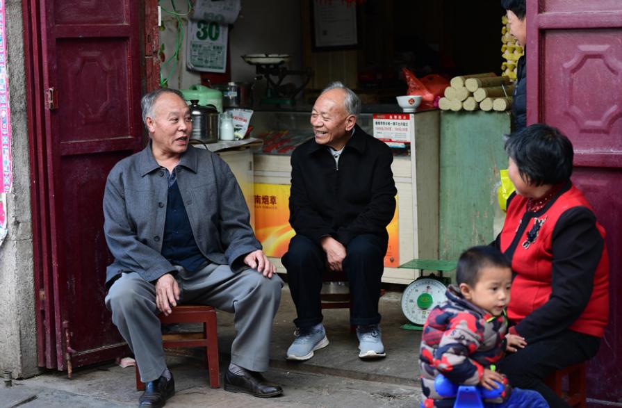 “你剁肉吵到我孩子午睡了”，邻居当面质问，家长的回怼大快人心