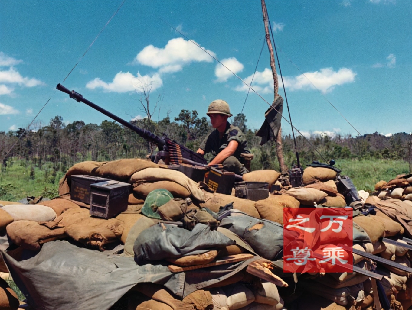 m2机枪打日军碉堡,m2机枪为什么不被淘汰