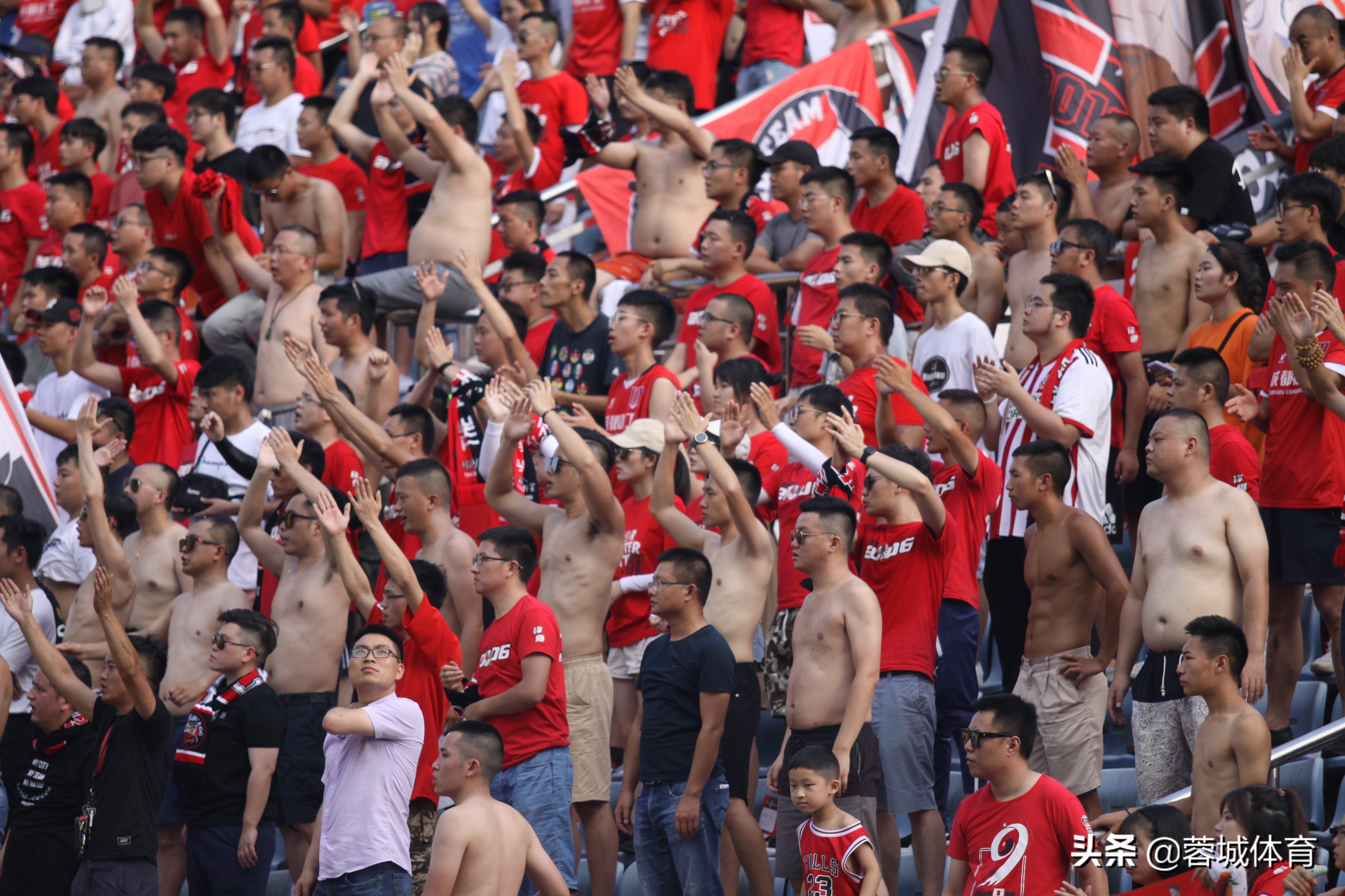 川蓉德比,2019中乙成都兴城冲甲成功