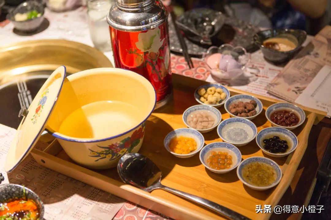 一来就火!哥老官、颜如晶炸鸡店再现排队名场面,亲测...