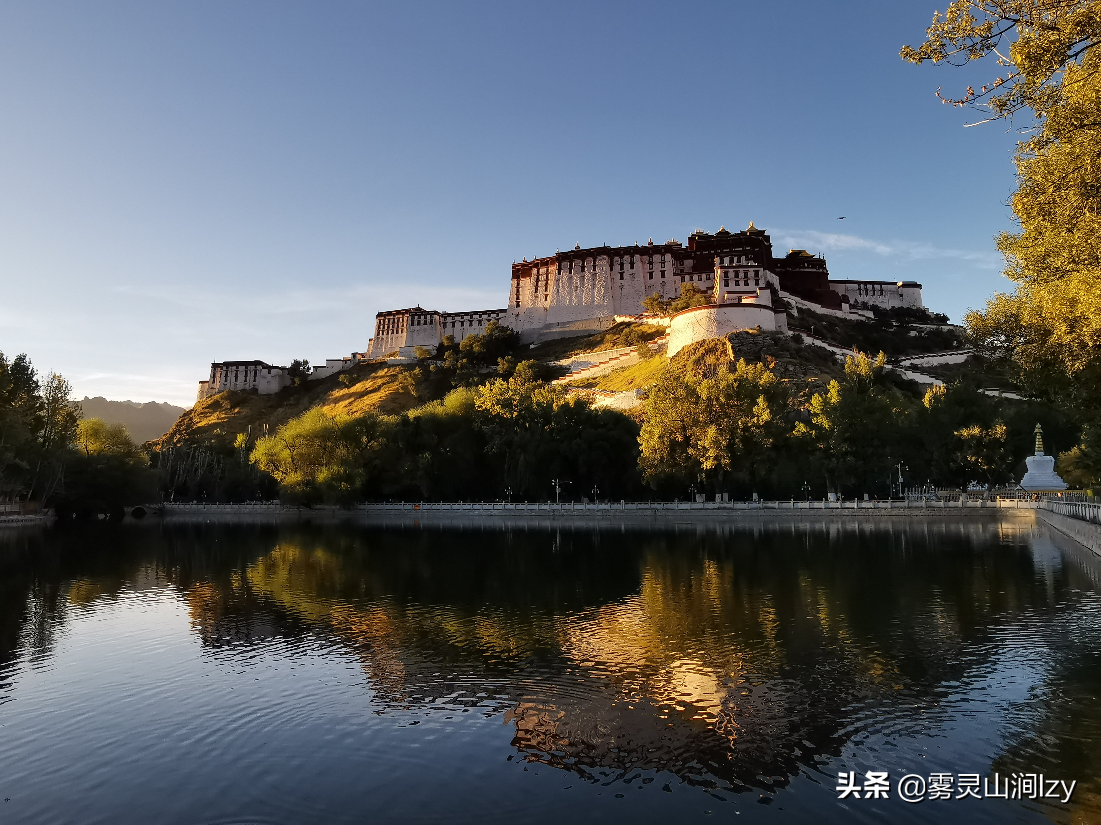 蓝天白云下的雪域高原布达拉宫,蓝天之下日光之城简介