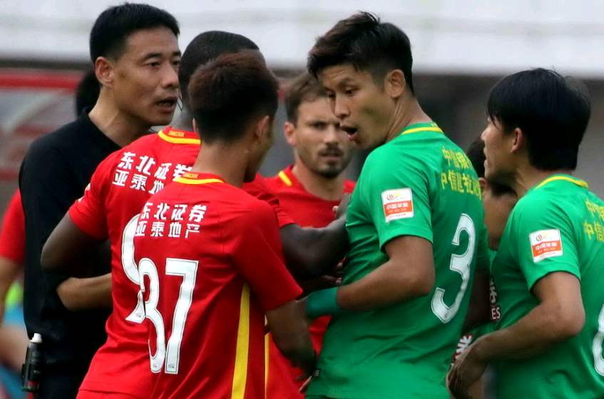 中超裁判反应集锦,中超裁判罕见树立权威事件