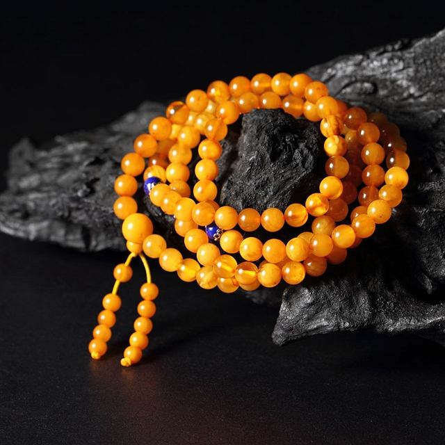 鉴别蜜蜡最简单的方法,鉴别蜜蜡全解肯定有一招能帮到你