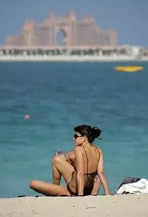 在迪拜最穷的人过什么生活,迪拜是一个什么样的发达国家