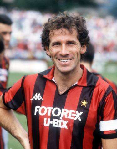 足坛最强5号贝肯鲍尔,足球历史第三人贝肯鲍尔