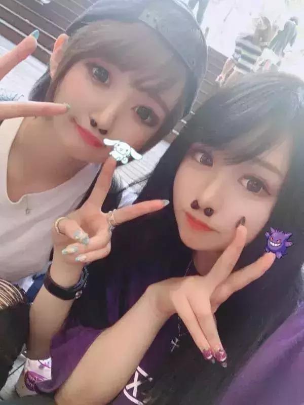 日本流行鼻孔塞珍珠自拍是什么梗？对不起，是我不懂时尚