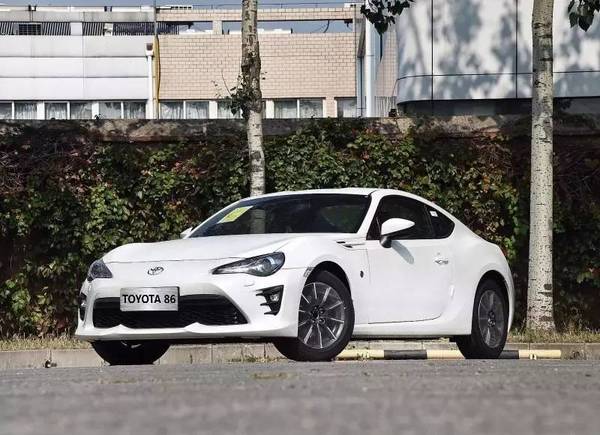 花十万就能买到一台跑车丰田86,丰田86跑车二手车