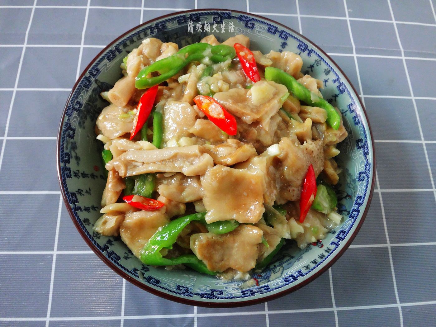 野生菌直接放水里清洗是错误的，教你两招，轻松吃干净美味的菌子