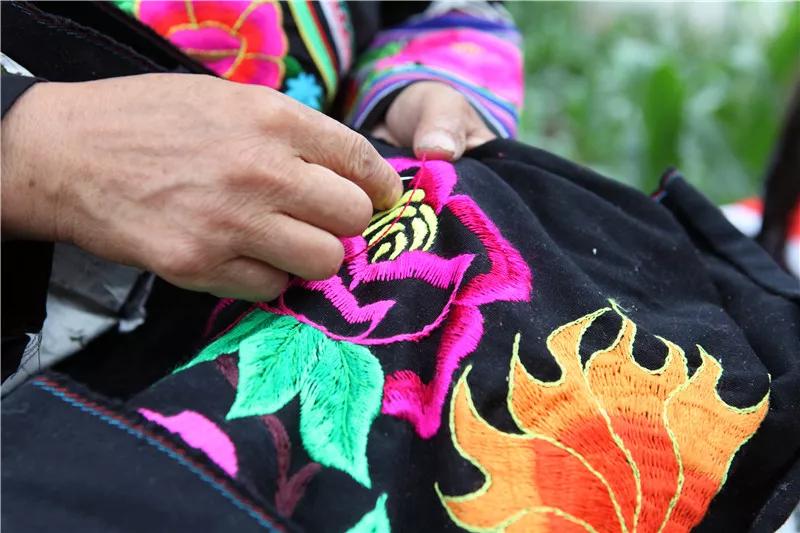 彝族刺绣传承与发展的方法,彝族刺绣的传承价值