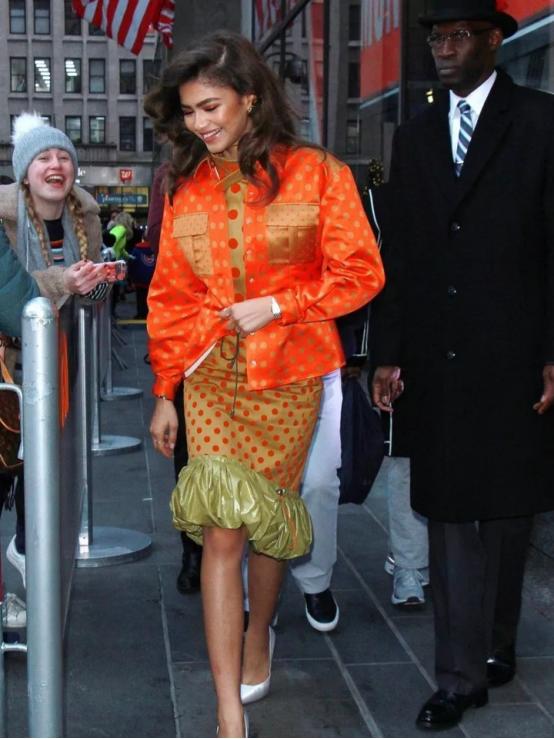 无论她是不是迪士尼的小公主，她的衣柜真是让人羡慕，太时髦了