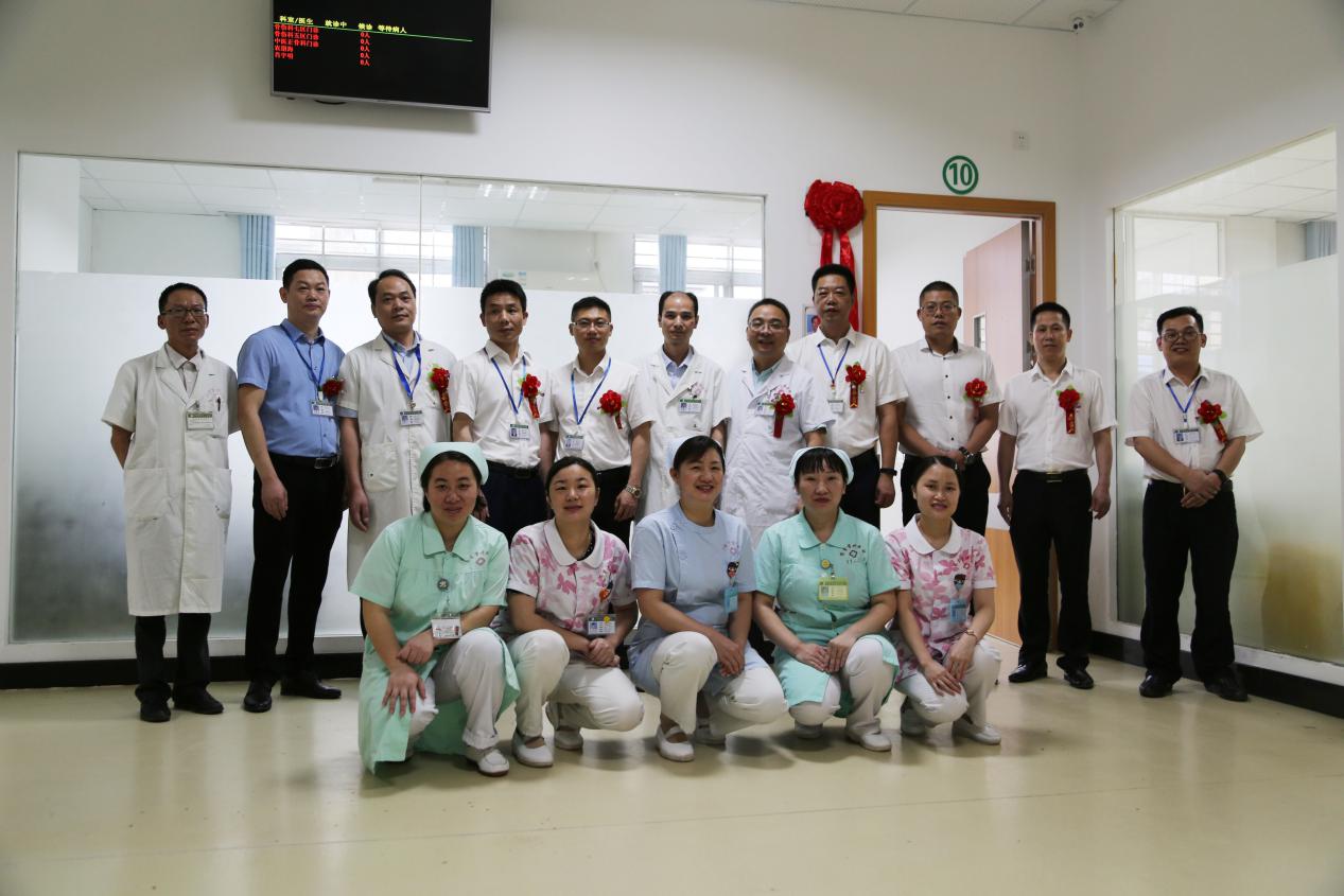 兴安界首骨伤医院一站式服务中心,送医送药送健康爱心义诊进农村