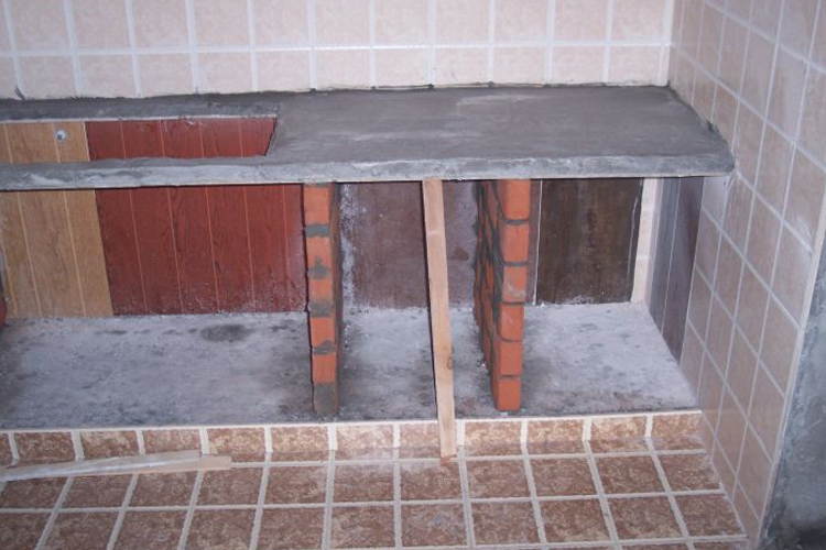 厨房地柜瓷砖好还是板材好,厨房做橱柜好吗