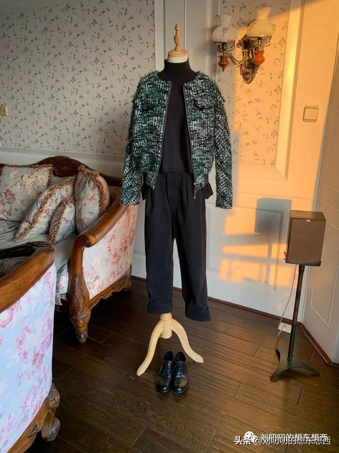 女人背厚夏天适合穿什么样的衣服,宽肩厚背的人穿什么好看