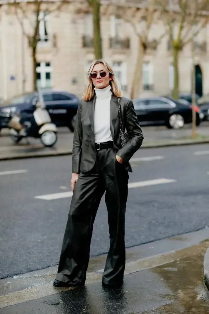 一件皮西装可以有多帅？时髦精们早已给出了答案