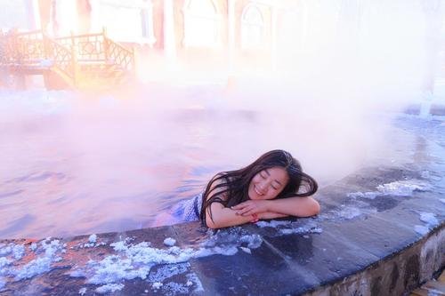 女士泡温泉需要穿什么衣服,泡温泉穿什么衣服最好图片