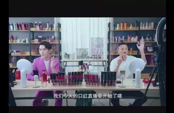 直播五分钟卖出15000支口红，“口红一哥”李佳琦|女生节特辑