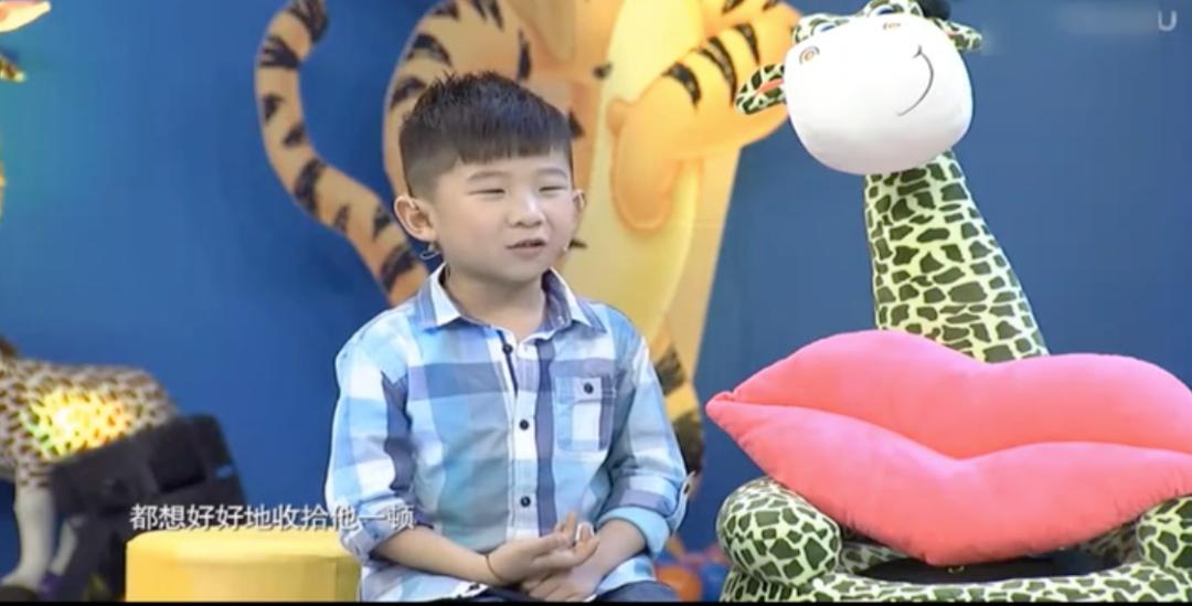 女孩因长得太像爸爸而崩溃大哭,女儿被说长得像男孩