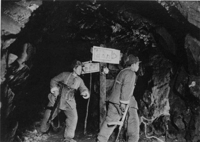 上甘岭战役美军为啥不用喷火器,上甘岭狙神张桃芳回国后怎么样了