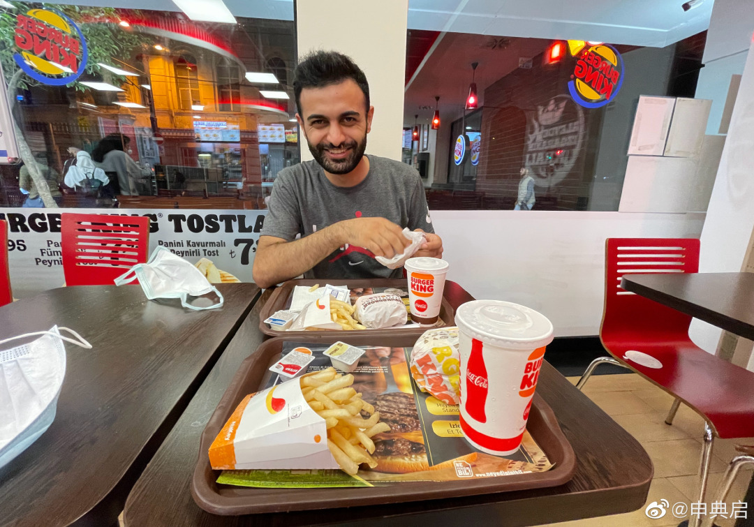 4年后再到土耳其，伊斯坦布尔更漂亮了，街上随时可喝红茶和撸猫