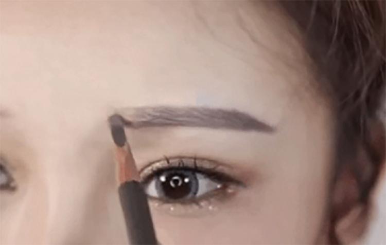 韩式一字眉毛的画法,韩式一字眉适合脸型