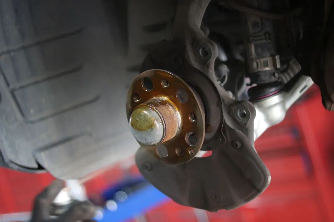 奔驰w221升级新款w222s450外观,老款奔驰w211e260翻新整备