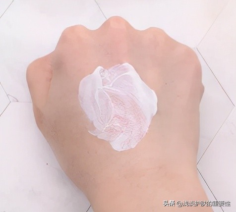 冬季怎样用精华油保湿皮肤,秋冬季节用精华油的好处