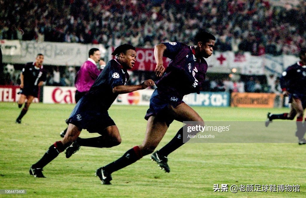 踢翻米兰王朝的贾府少年，身背“杀人犯、强奸犯”恶名的荷兰锋霸