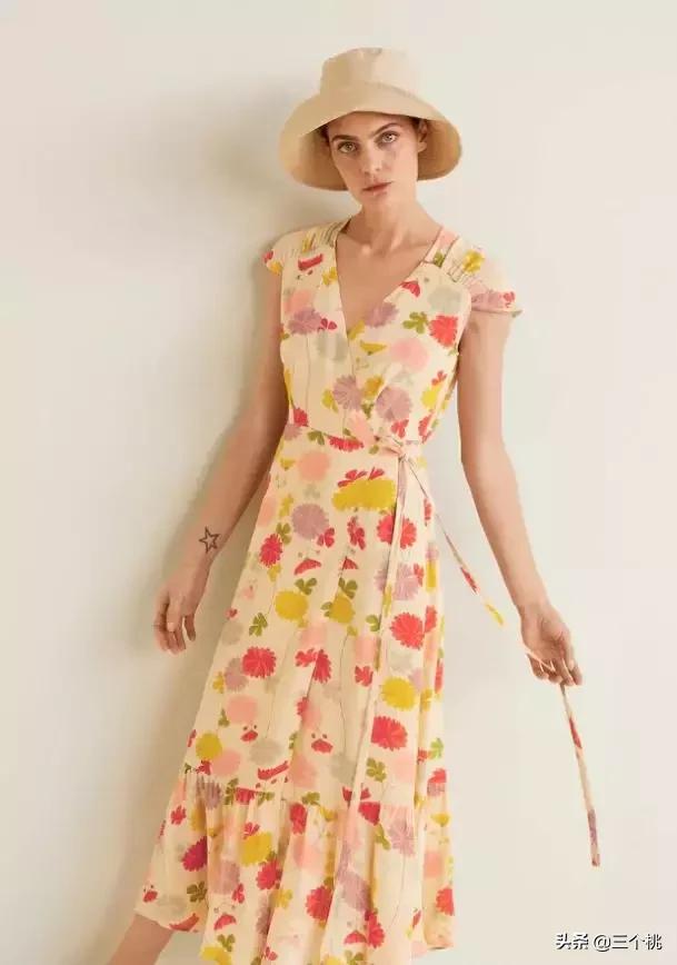 今年流行的裙子不穿高跟鞋,穿今年最流行的裙子