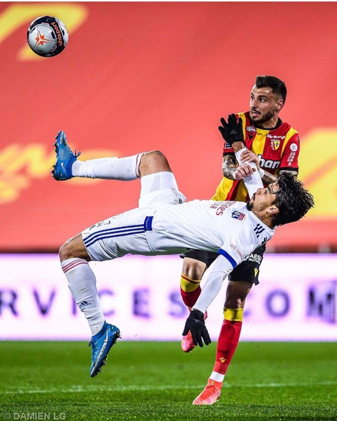 内马尔助攻帕奎塔连场破门,帕奎塔接内马尔传球破门