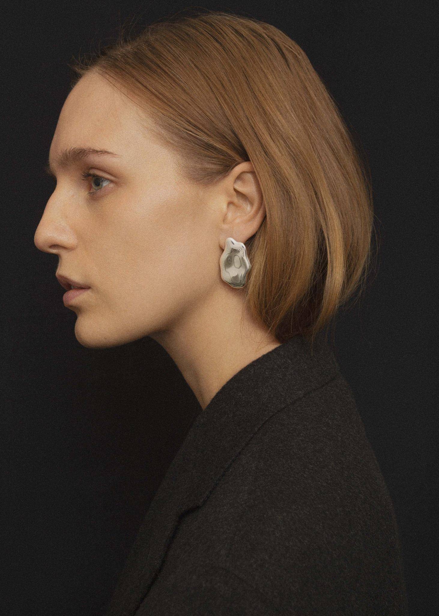 有时候质感就体现在小小的配件上，一件可以陪你穿梭日常的珠宝