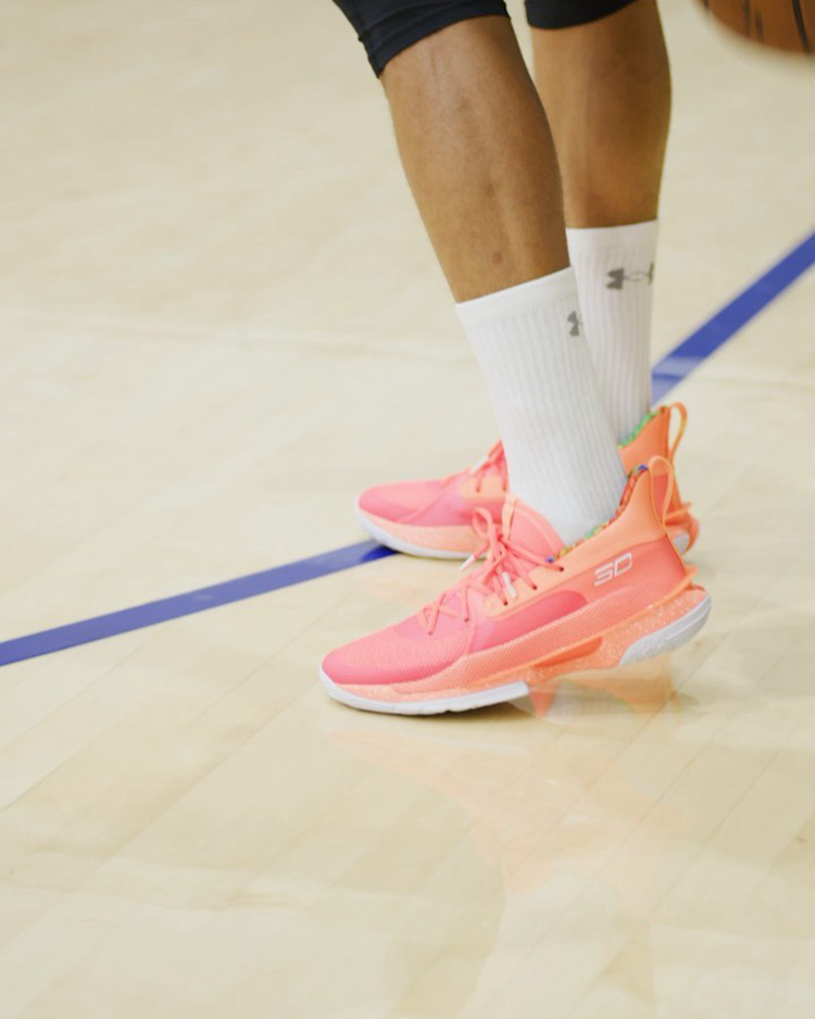 aj1和yeezy哪个值得入手 (aj1和yeezy哪个值得买)