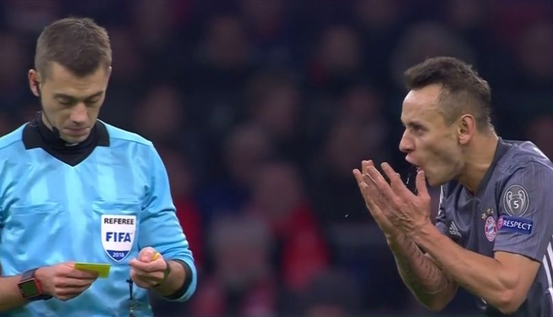 穆勒欧洲杯失单刀跪地,穆勒世界杯进球瞬间