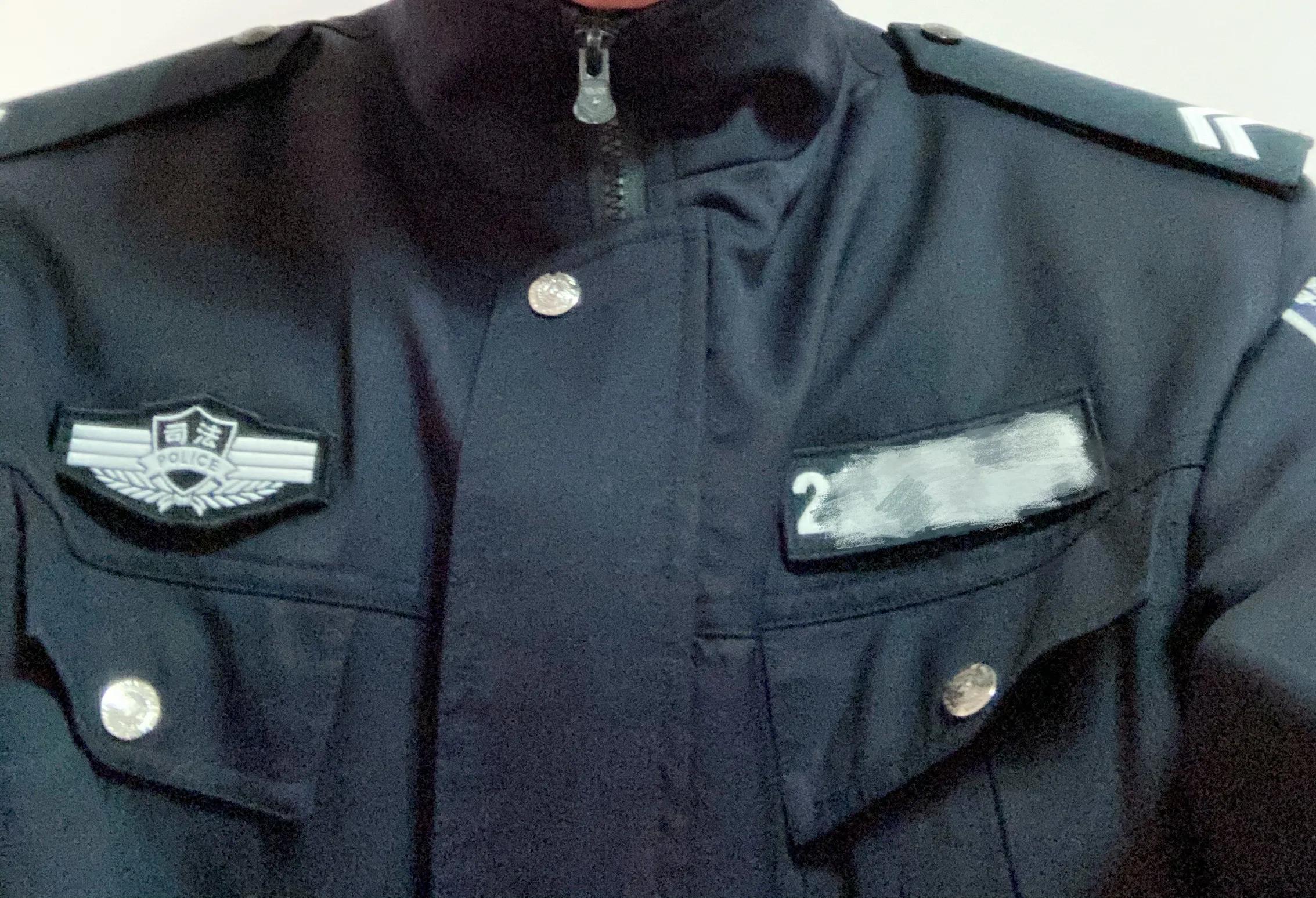 70年代穿白色警服的警察一身正气,监狱警察警服变迁史
