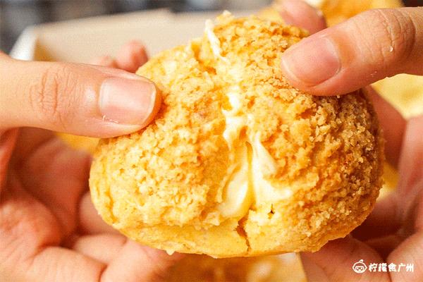 冰淇淋泡芙，3块钱1个，嘿嘿