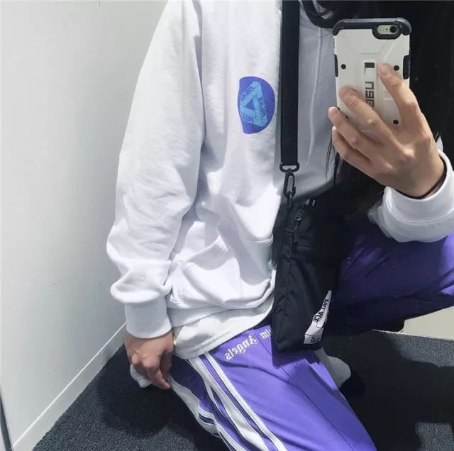 supreme联名日系闪电潮牌,潮牌supreme哪些是真的