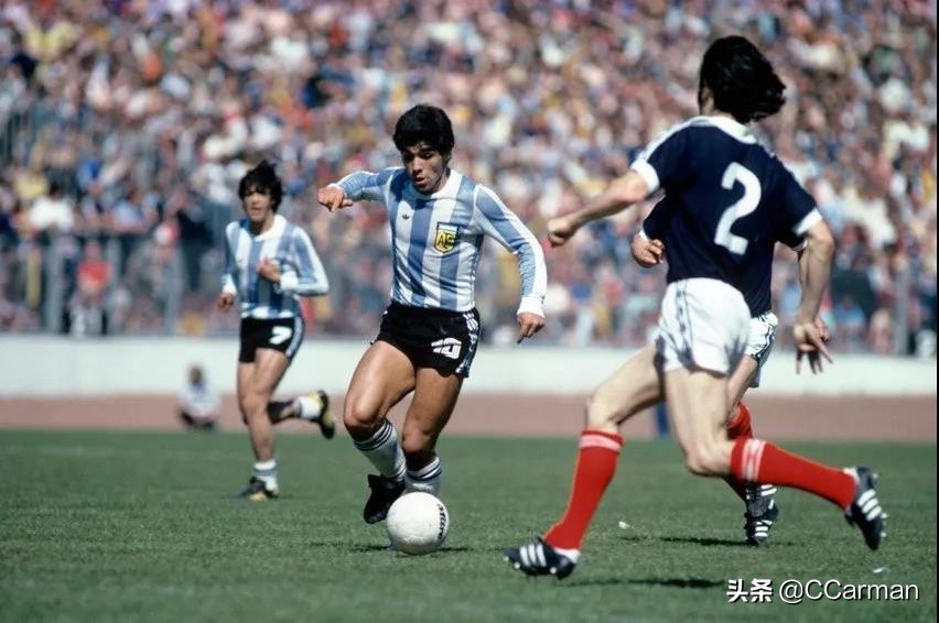 足球“上帝之手”：草根阶层公认史上第一球王，超脱体育政治领袖