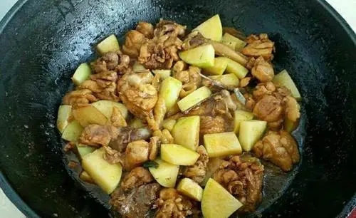 炖过的鸡肉太硬怎么炒好吃,炖的鸡肉又硬又柴怎么补救啊