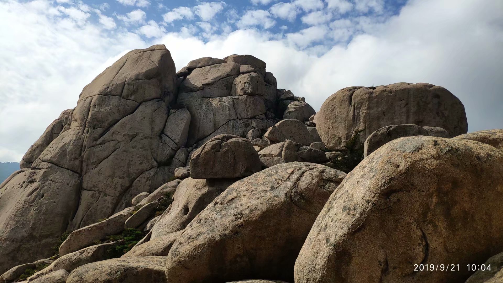 远征三晋凯旋还，飓风众人把酒欢