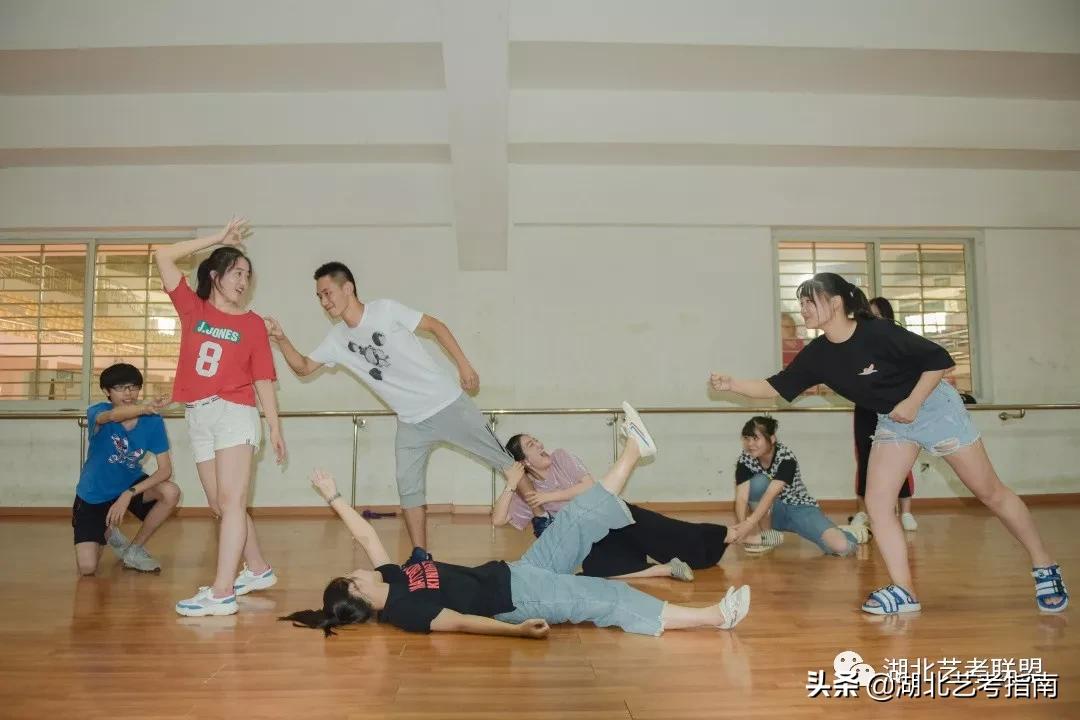 菲尼克斯传媒艺考2021年招生简章,菲尼克斯传媒学校怎么样