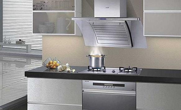 侧吸油烟机和顶吸油烟机哪个好用,厨房装修油烟机和灶具怎么选