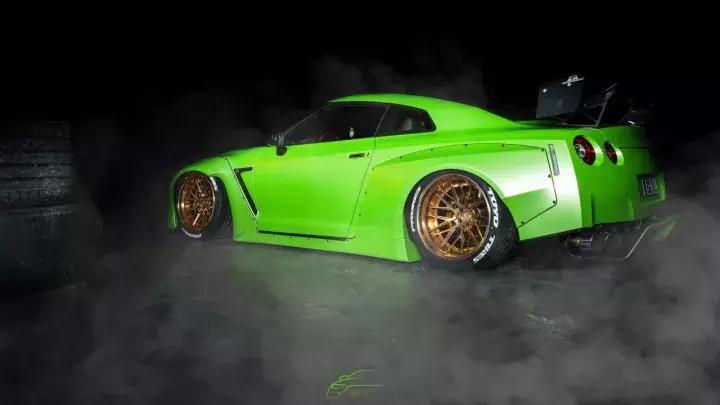 自从坐上了小姐姐的GT-R之后，天天都能体验速度与激情的快感