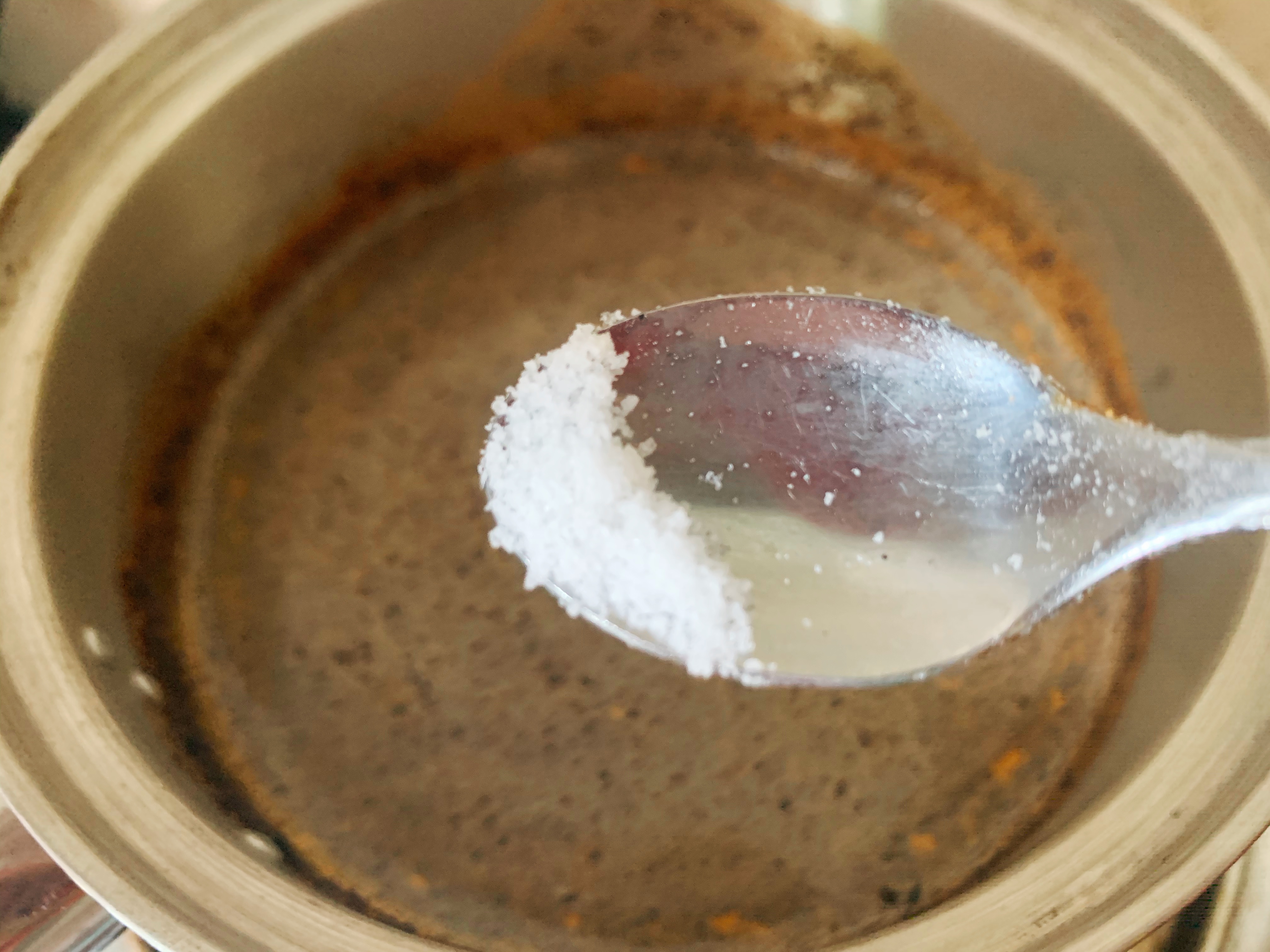 在锅里炒糖做奶茶,怎样自制奶茶不用放锅里