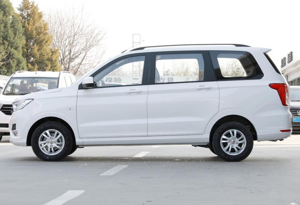 五菱宏光1.2排量试驾视频,五菱宏光一二三代比较