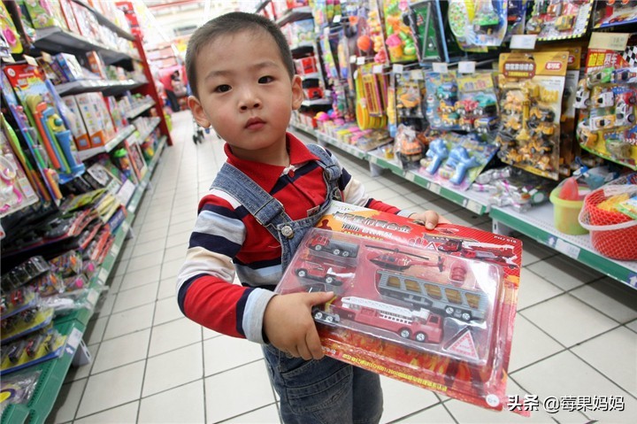 孩子“偷”爸妈钱买零食，比揍一顿效果更好的3个方法，您知道吗