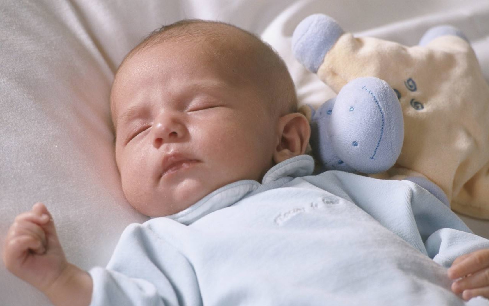 宝宝哼哼唧唧使劲蹬腿哭怎么办,宝宝总是憋气蹬腿大哭怎么回事