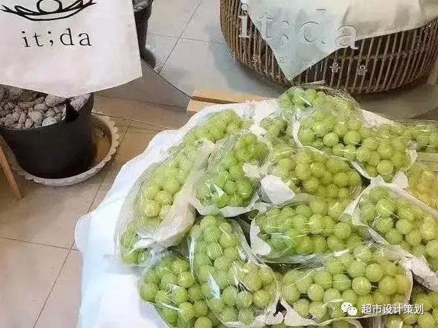 一组超市陈列图,超市肉品区陈列与摆放