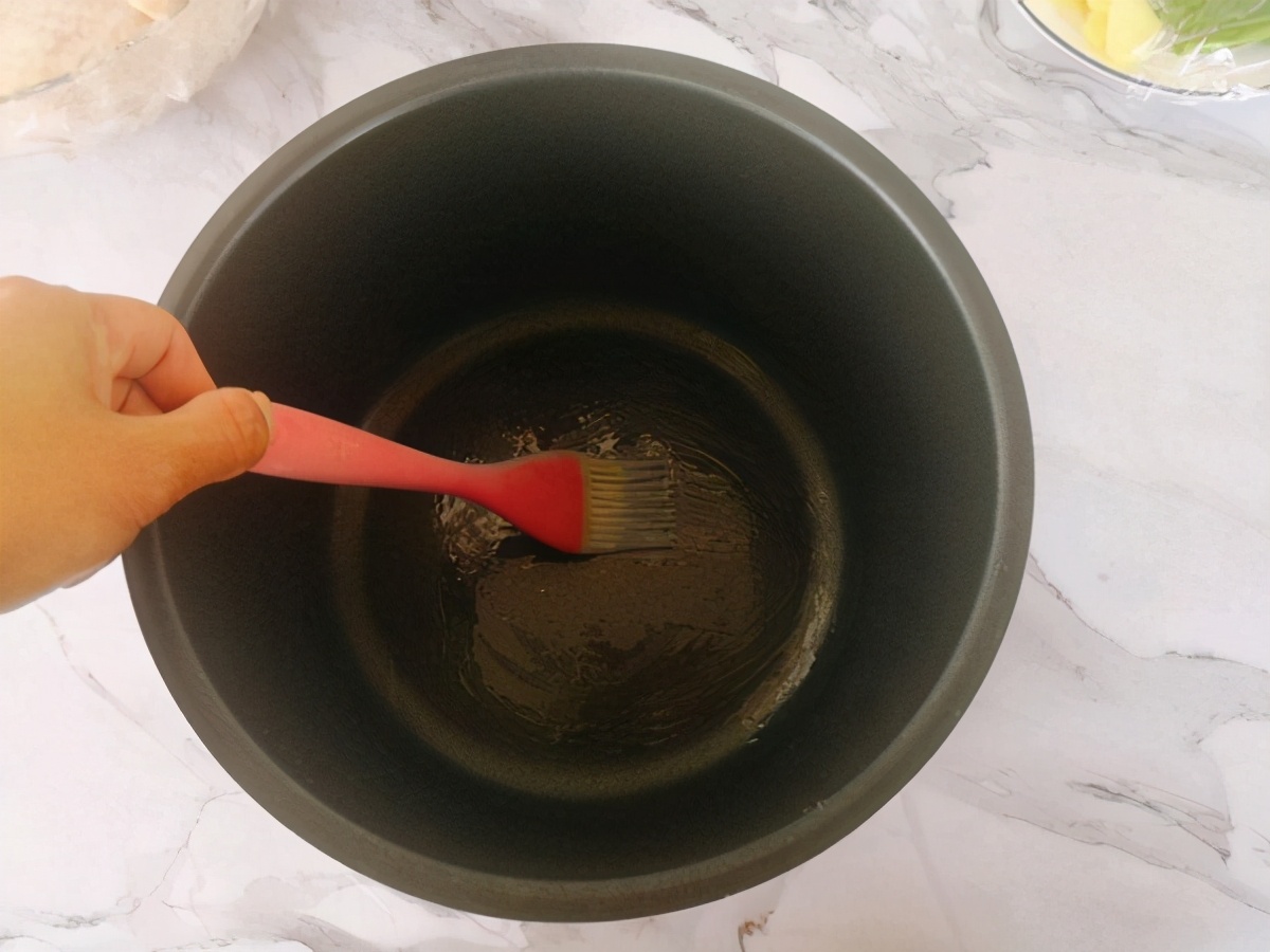 自己亲手做的盐焗鸡好吃好味道,简单又嫩滑的盐焗鸡