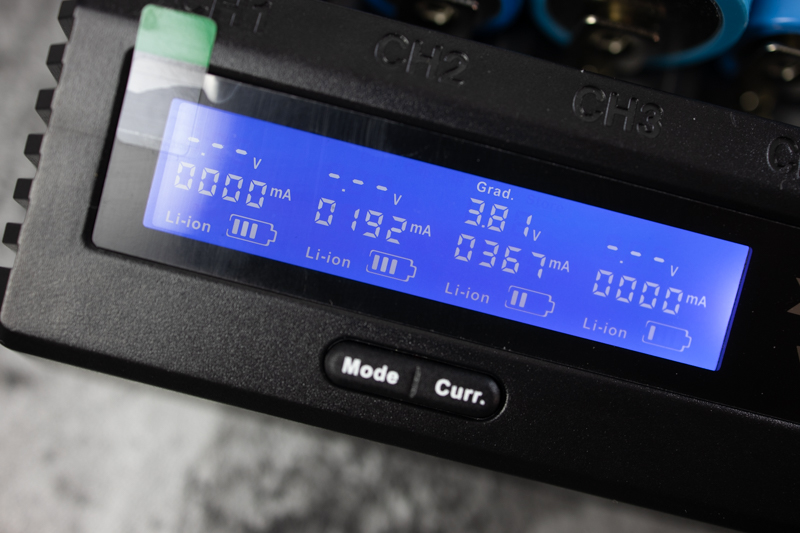 内阻测试、分容激活样样通，体验XTARVC8八槽位充电器