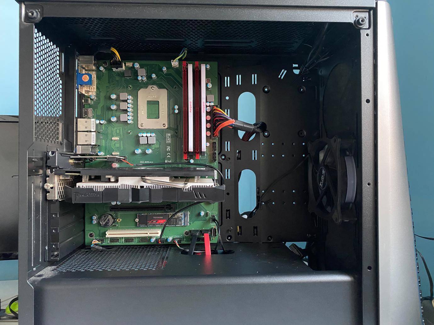 换cpu和主板电脑里的东西还有吗,电脑系统是装在主板还是cpu上