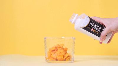 新鲜椰子水原味清甜好喝,老椰子榨出来的椰奶才香